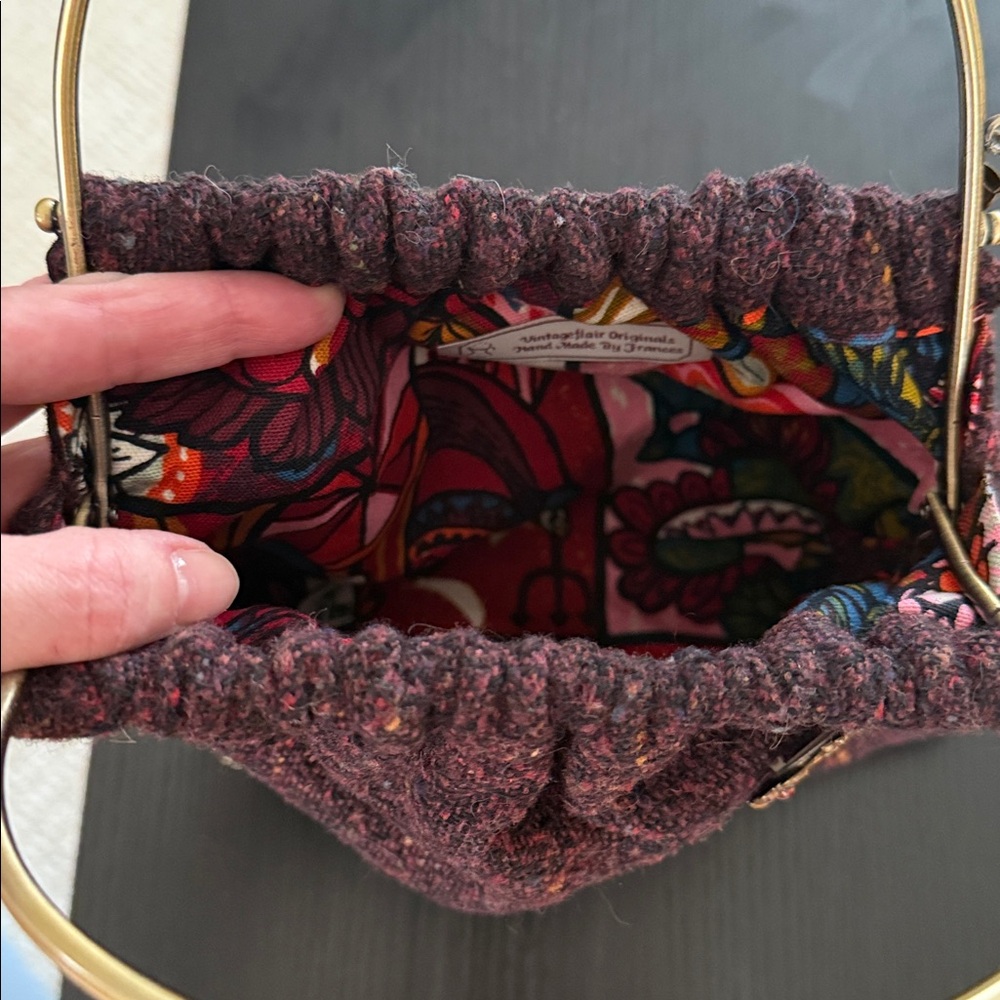 Vintage-Inspired Burgundy Tweed Clutch - Picture 3 of 6